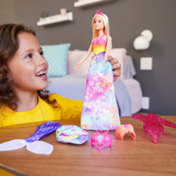 Mattel Barbie Παραμυθενια Εμφανιση Σετ Δωρου (GJK40) -Μικρόκοσμος κοριτσιών Κατάστημα 687344 1