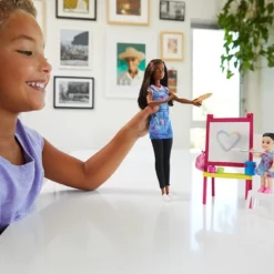 Mattel Barbie Σετ Επαγγέλματα Με Παιδάκια Και Ζωάκια Ζωγράφος (GJM30) -Μικρόκοσμος κοριτσιών Κατάστημα 698478 2